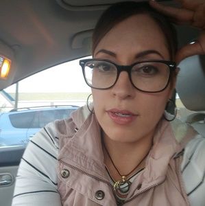 Meet your Posher, Raquel